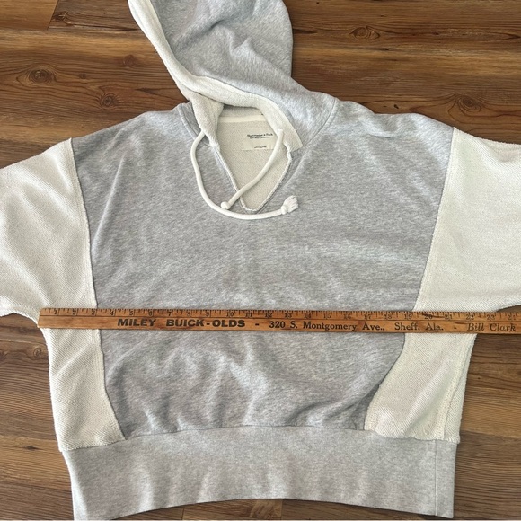 Abercrombie & Fitch women’s hoodie size L, gray/cream preowned - Picture 3 of 6